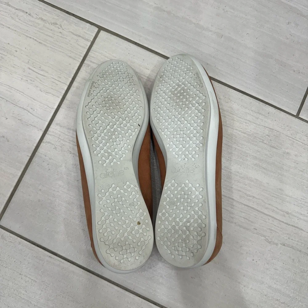 Arche Women’s Tan Loafers - Picture 4 of 11
